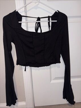 Women’s Black Long-Sleeve Tie-Back Crop Top